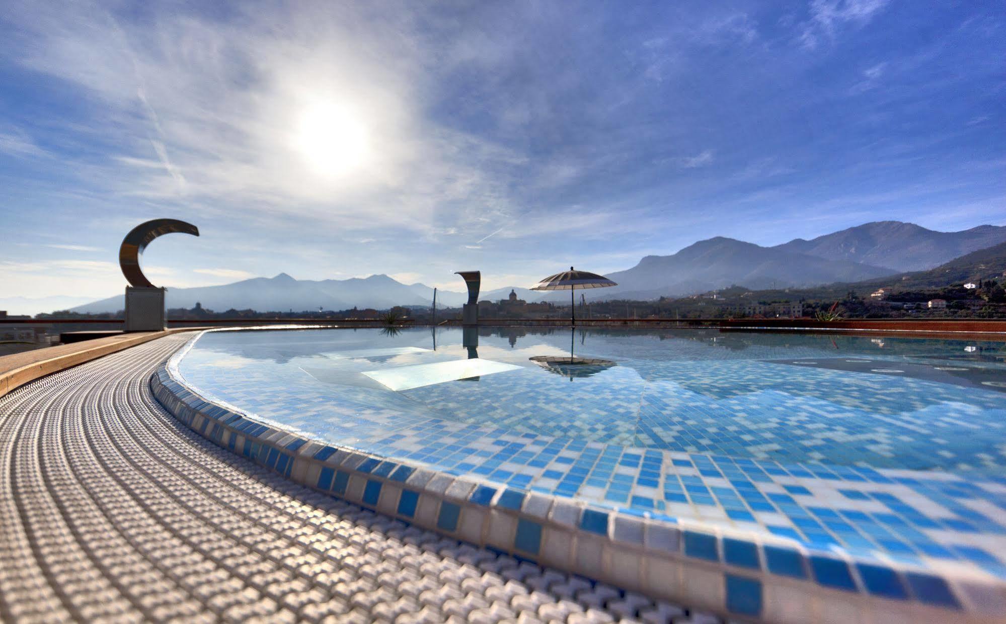 Hotel Yacht Club Marina Di Loano Zewnętrze zdjęcie