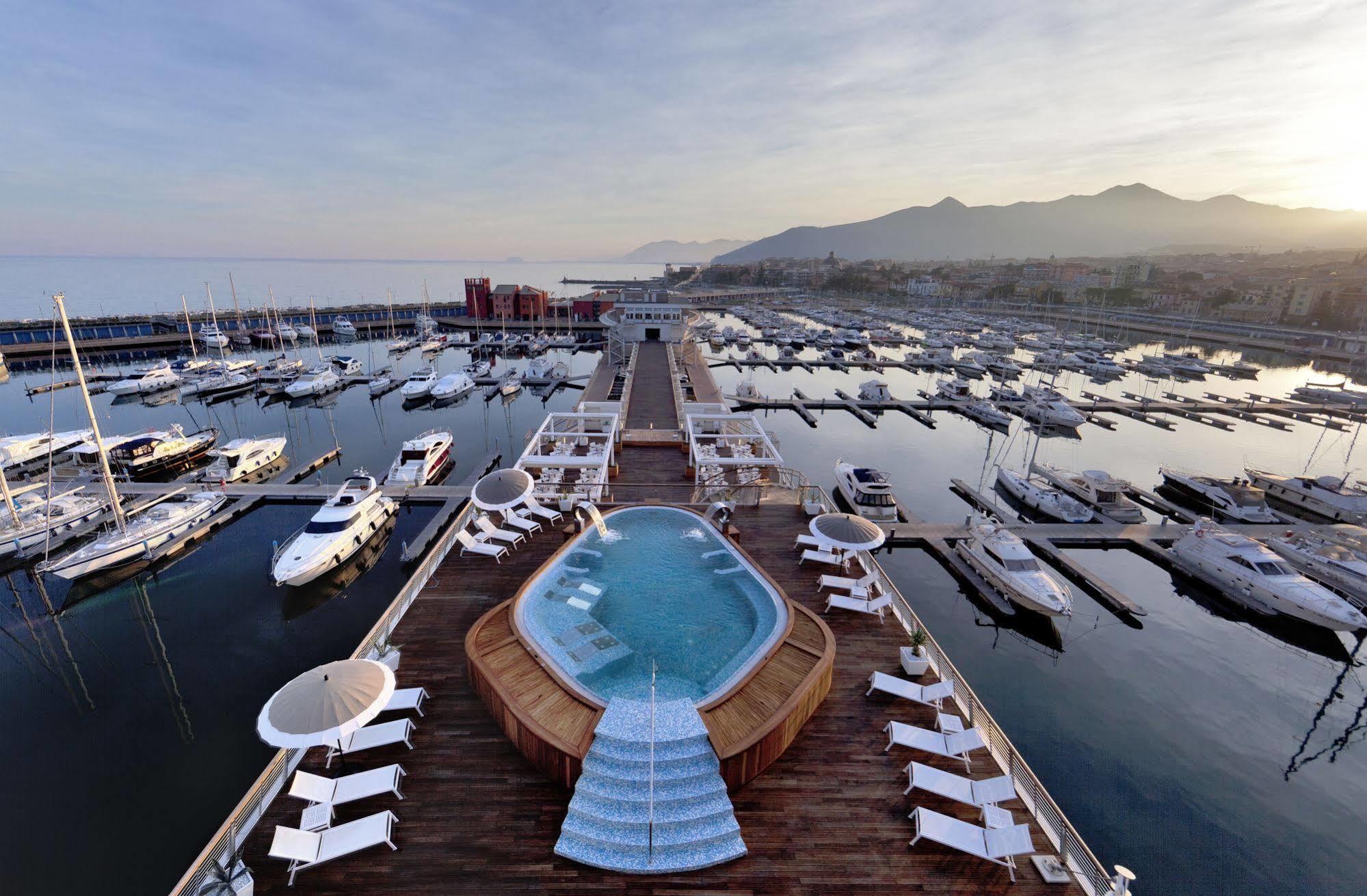 Hotel Yacht Club Marina Di Loano Zewnętrze zdjęcie